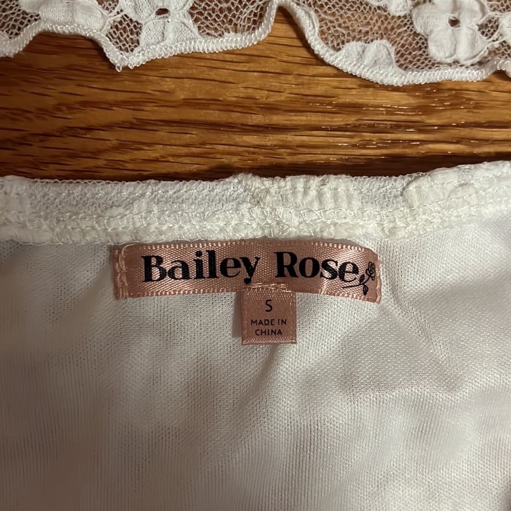 NWOT Bailey rose set - Picture 8 of 9